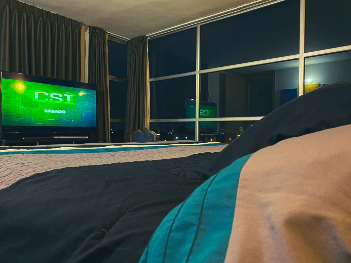 2 Rooms, 1 King Size Bed, 64" Smart Hdtv Guatemala City Exterior photo